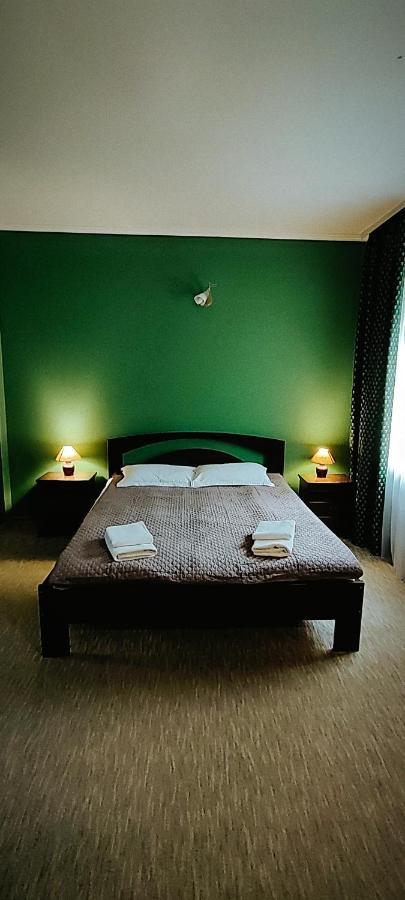 Лелеч Hotel Tatariv Luaran gambar